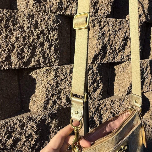 Coach crossbody purse in excellent condition - Picture 7 of 11